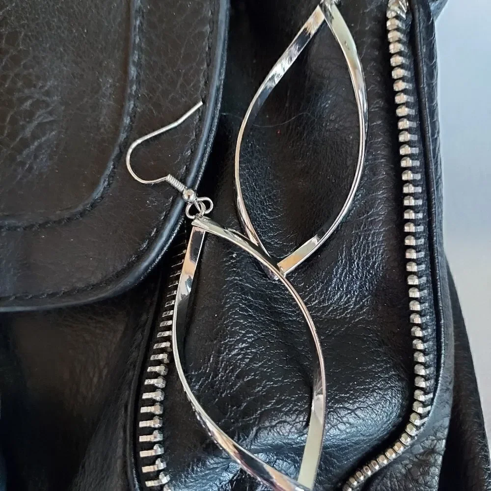 SILVER TWISTED DROP DANGLE EARRINGS